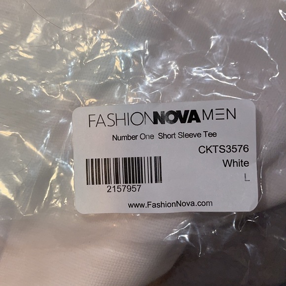 FASHION NOVA NUMBER ONE SHORT SLEEVE TEE SIZE LARGE - Picture 5 of 7